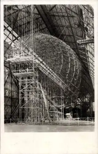 Ak Zeppelin Luftschiff LZ 129 Hindenburg in Bau, Luftschiffhalle