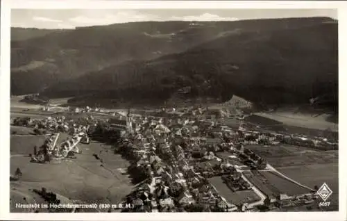 Ak Titisee Neustadt im Breisgau Hochschwarzwald, Totale, Fliegeraufnahme