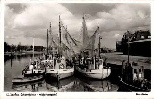 Ak Ostseebad Eckernförde, Fischerboote im Hafen