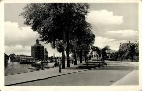 Ak Eckernförde, Blick in eine Straße, Boote, Häuser