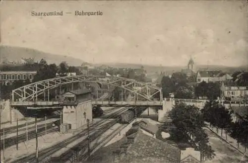 Ak Sarreguemines Saargemünd Lothringen Moselle,  Bahnanlagen, Eisenbahnbrücke, Stadtansicht