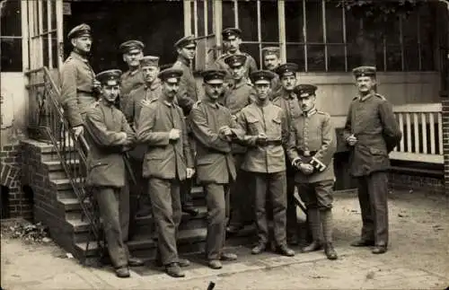 Foto Ak Berlin Lichtenberg Karlshorst, Gruppenportrait deutscher Soldaten