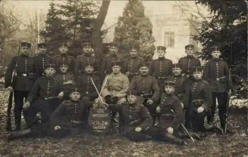 Foto Ak Bautzen in der Oberlausitz, kaiserliche Soldaten posieren