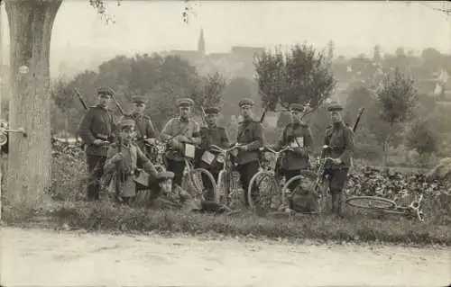Ak Sélestat Schlettstadt Elsass Bas Rhin, kaiserliche Soldaten posieren