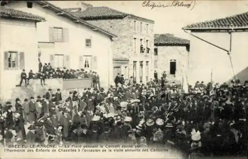 Ak Grézieu le Marché Vaugneray Rhône, Zuschauer am Platz, Konzert