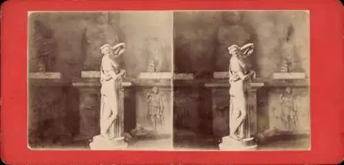 Stereo CdV Museum, Statue