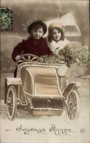 Ak Glückwunsch Neujahr, Kinder im Auto