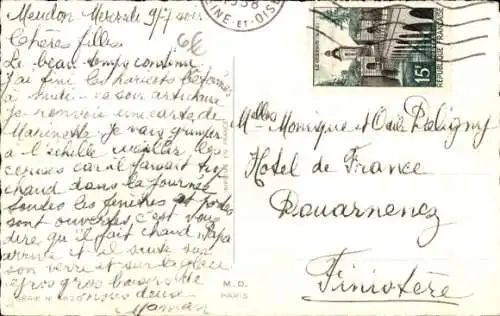 Ak Drei junge Katzen, Schirm auf einer Blumenwiese