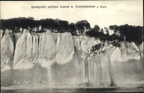 Ak Crampas Sassnitz auf der Insel Rügen, Kreidefelsen, bewaldete Steilküste, Meer