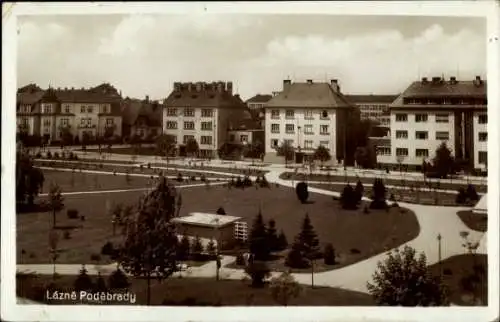 Ak Lázně Poděbrady Bad Podiebrad Region Mittelböhmen, Parkplatz