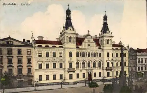 Ak Pardubice Pardubitz Stadt, Radnice, Ansicht vom Rathaus