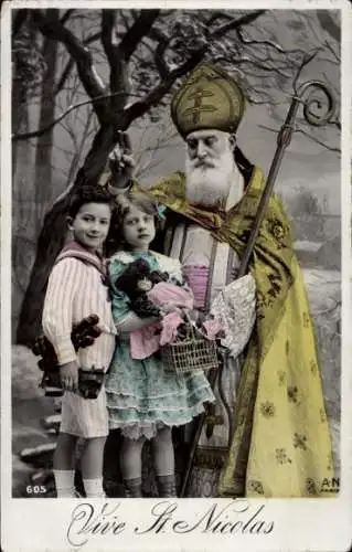 Ak St. Nikolaus segnet Kinder, Mädchen mit Puppe