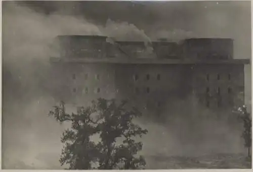 Original Foto Berlin Tiergarten, Sprengung des Flak- Bunkers (Zoobunker), 1946