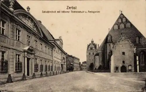 Ak Zerbst in Anhalt, Schlossfreiheit, Höhere Töchterschule, Amtsgericht