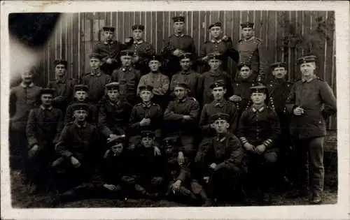 Foto Ak Deutsche Soldaten in Uniformen, Gruppenfoto, I. WK