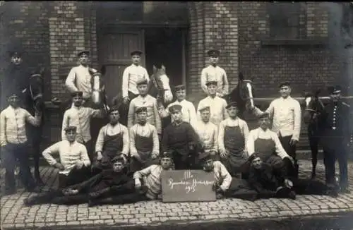 Foto Ak Deutsche Soldaten in Uniformen, Gruppenfoto, I. WK