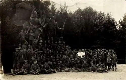 Foto Ak Deutsche Soldaten, Gruppenbild