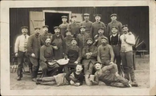 Foto Ak Deutsche Soldaten in Uniformen, Gruppenfoto, I. WK