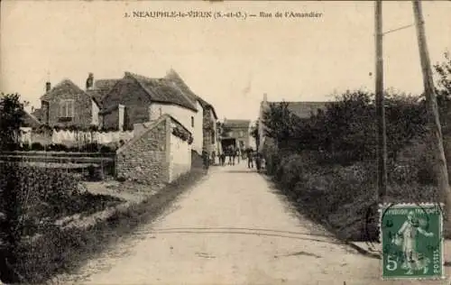 Ak Neauphle le Vieux Yvelines, Rue de l'Amandier