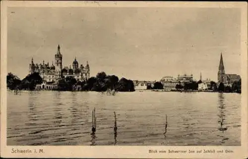 Ak Schwerin in Mecklenburg, Blick vom See auf Schloss und Dom