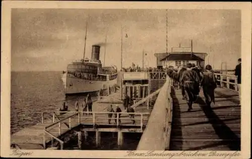 Ak Seebad Binz auf Rügen, Landungsbrücke, Dampfer