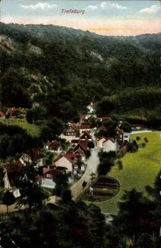 Ak Treseburg Thale im Harz, Ortschaft mit Straßenpartie und Waldlandschaft