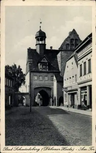 Ak Bad Schmiedeberg in der Dübener Heide, Am Tor