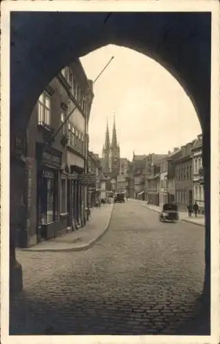 Ak Saalfeld an der Saale Thüringen, Oberes Tor, Blick zur Johanniskirche