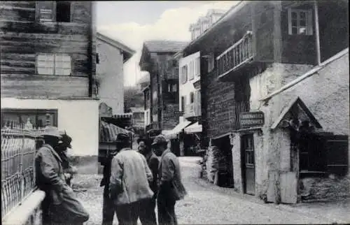 Ak Zermatt Kt. Wallis Schweiz, Straße, Passanten