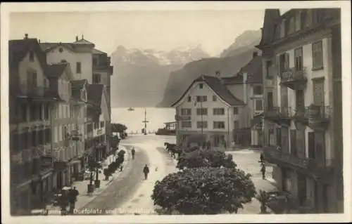 Ak Brunnen Kt Schwyz, Dorfplatz und Urirotstock