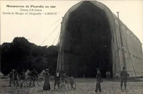 CPA Manoeuvres de Picardie en 1910, Champ d'Aviation, Hangar du Dirigeable Liberte