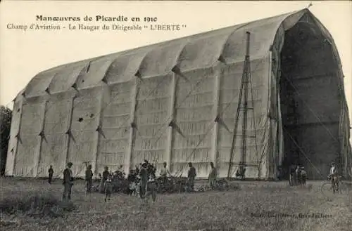 CPA Manoeuvres de Picardie en 1910, Champ d'Aviation, Hangar du Dirigeable Liberte