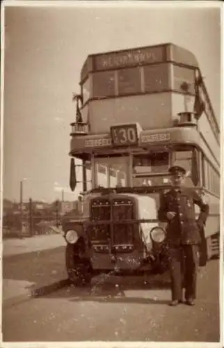 Foto Berlin Weißensee, Ostseestraße, Doppeldecker Bus 30 nach Hermannplatz, Busfahrer