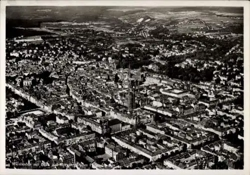 Ak Wiesbaden in Hessen, Blick auf Kurviertel, Fliegeraufnahme