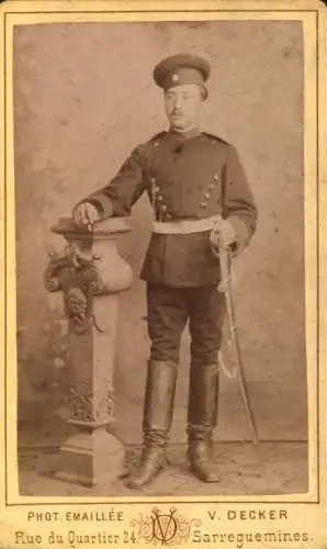 CdV Saargemünd Sarreguemines Lothringen Moselle, Soldat in Uniform, Standportrait