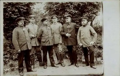 Foto Ak Soldaten in Uniform, Gruppenbild, I. WK