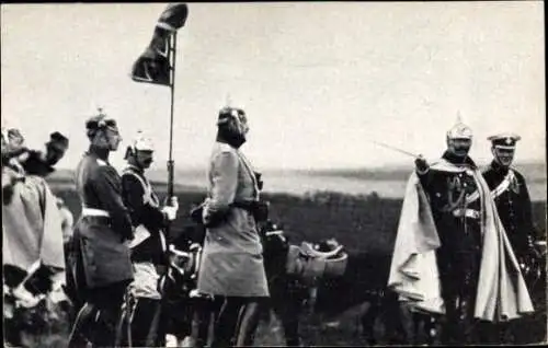 Foto Ak Kaiser Wilhelm II., Deutsche Soldaten in Uniformen