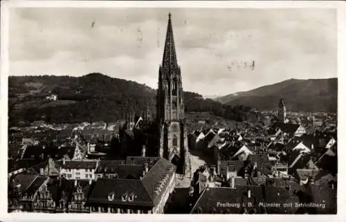 Ak Freiburg im Breisgau, Münster mit Schlossberg