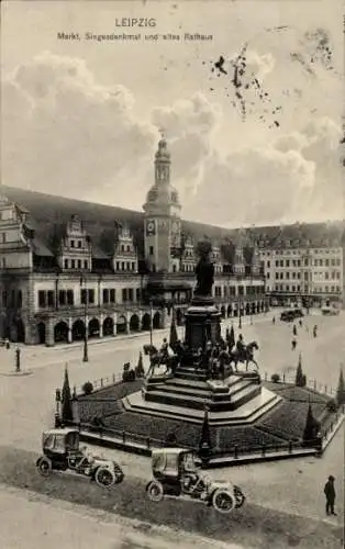 Ak Leipzig,  Markt, Siegesdenkmal und altes Rathaus