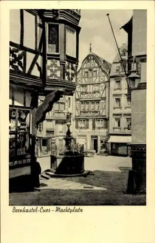 Ak Bernkastel Kues an der Mosel, Marktplatz, Fachwerkhaus