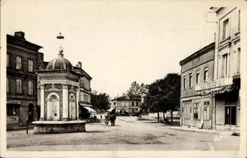 Ak Samatan Gers, Place de la Fontaine