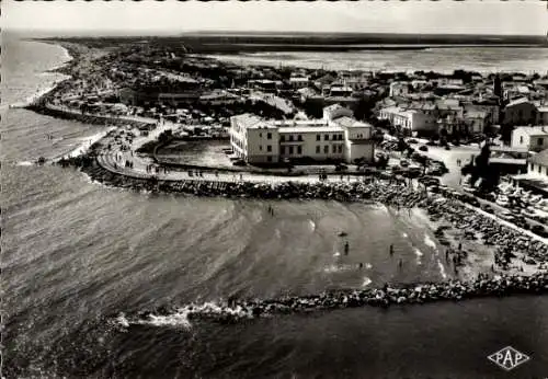 Ak Saintes Maries de la Mer Bouches du Rhone, Strand, Grand Large, Luftbild