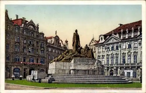 Ak Praha Prag Tschechien, Hradčany Hradschin,  Hus-Denkmal von L. Saloun.