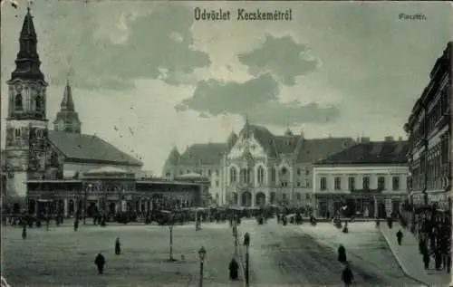 Ak Kecskemét Ketschkemet Ungarn, Platz mit Menschen, Gebäude, Kirche, "Üdvözlet Kecskemétről" ...