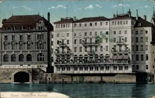 Ak Basel Bâle Stadt Schweiz, Basel: Hotel Drei Könige, Fluss im Vordergrund, historische Gebäu...