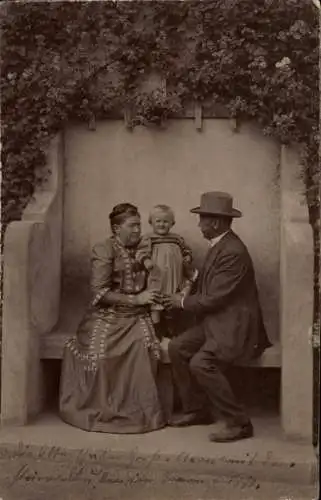 Foto Ak Wien, Herr und Frau Herland mit Enkel, Portrait