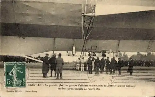 Ak Lunéville Lothringen Meurthe et Moselle, Luftschiff Zeppelin, Offiziere und Piloten