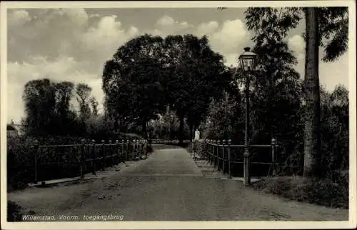 Ak Willemstad Nordbrabant, Voorm. Toegangsbrug, Brücke, Parkanlage