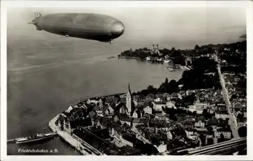 Ak Friedrichshafen am Bodensee, Luftschiff Graf Zeppelin, Fliegeraufnahme