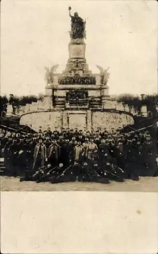 Ak Bingerbrück Bingen am Rhein, Deutsche Soldaten vor dem Niederwalddenkmal